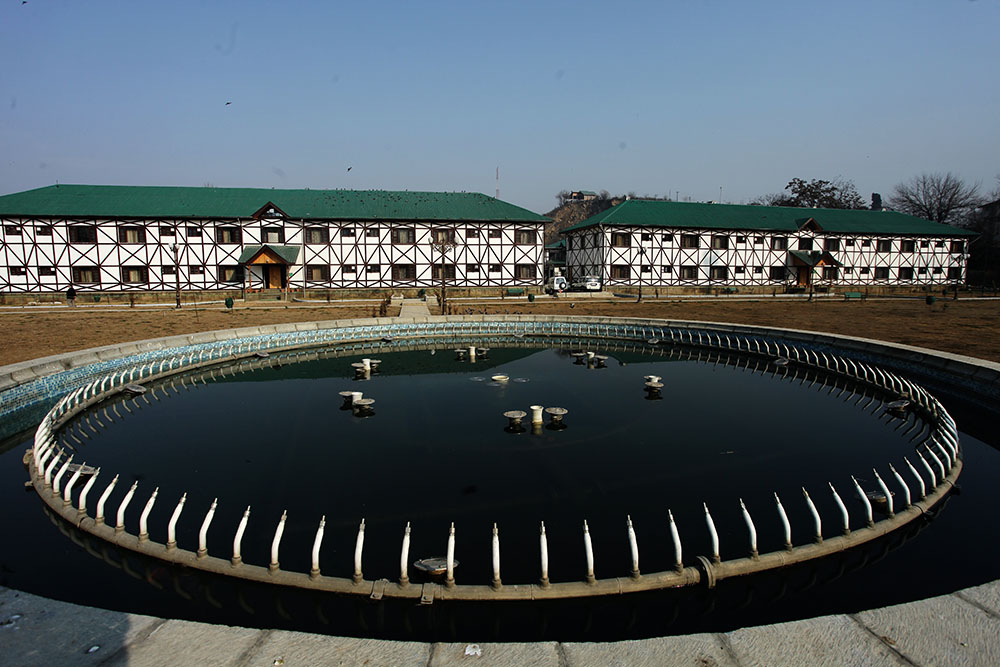 Hotel Kashmir Residency  
